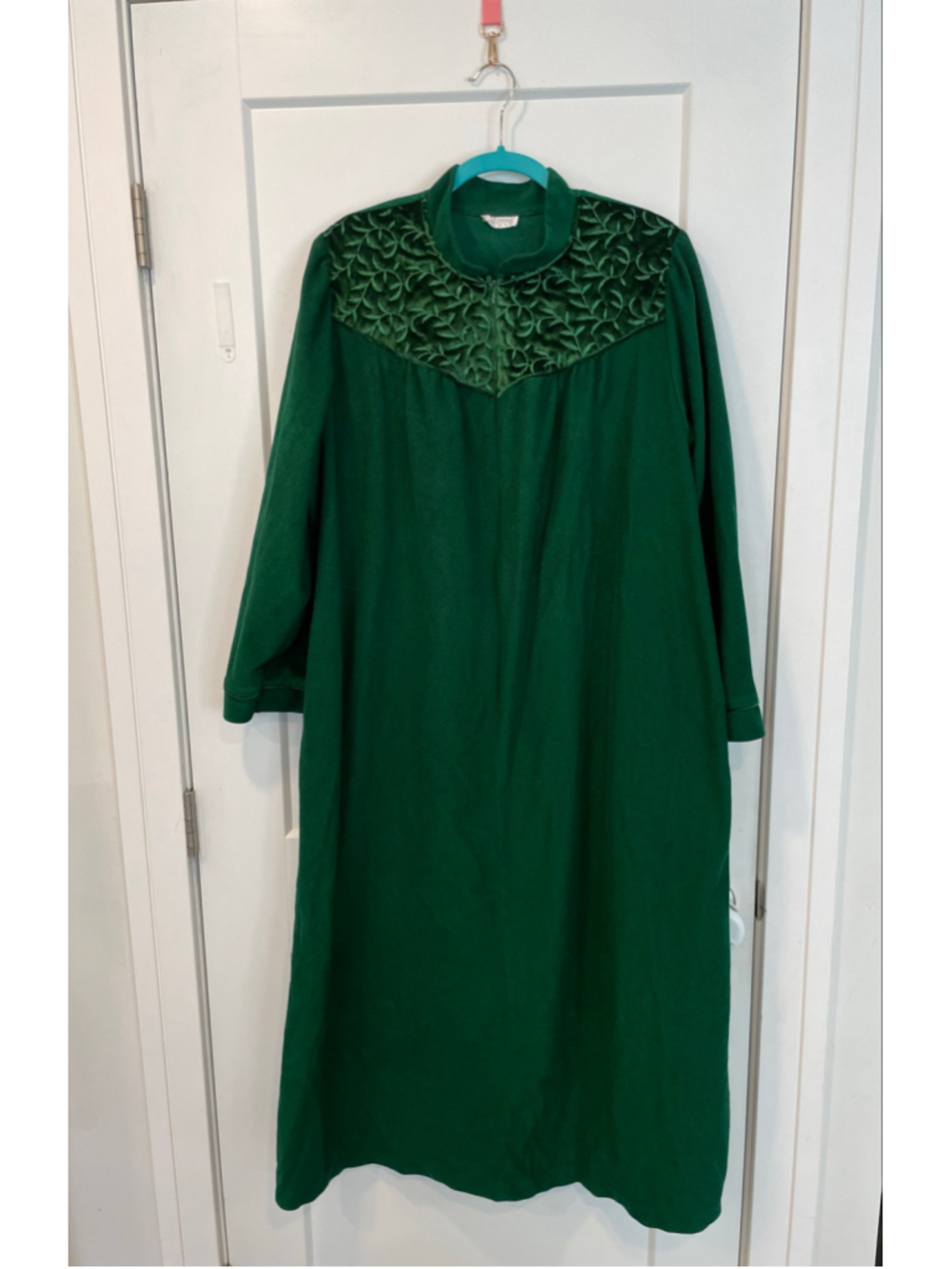 Women's Adonna Woman Green Housecoat Embroidered Vintage Estimated size Large